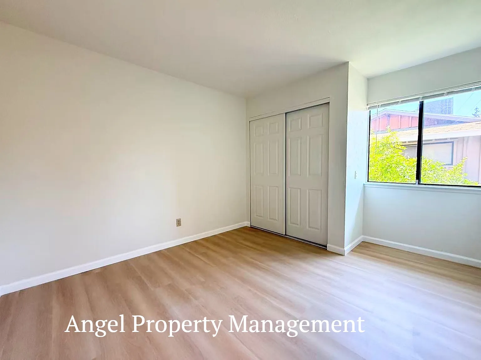 2329 Villanova Cir — Photo 3