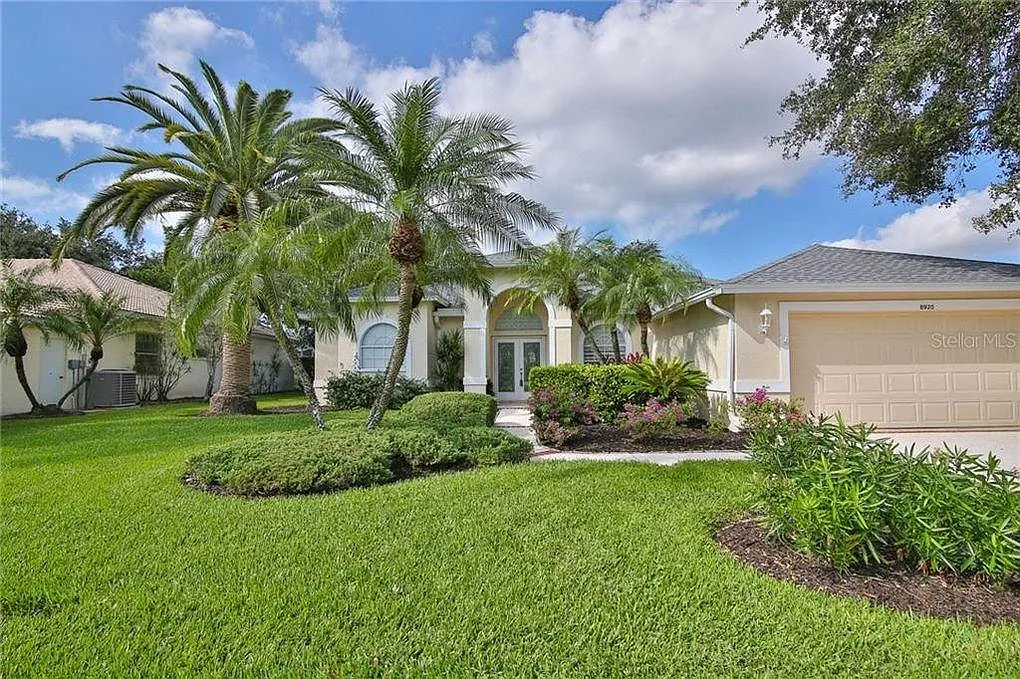 8920 Grey Oaks Ave — Photo 1