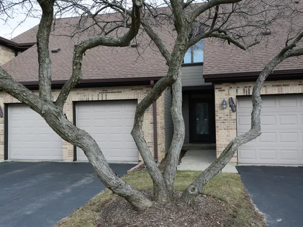 1679 Pebble Beach Dr, Hoffman Estates, IL 60169