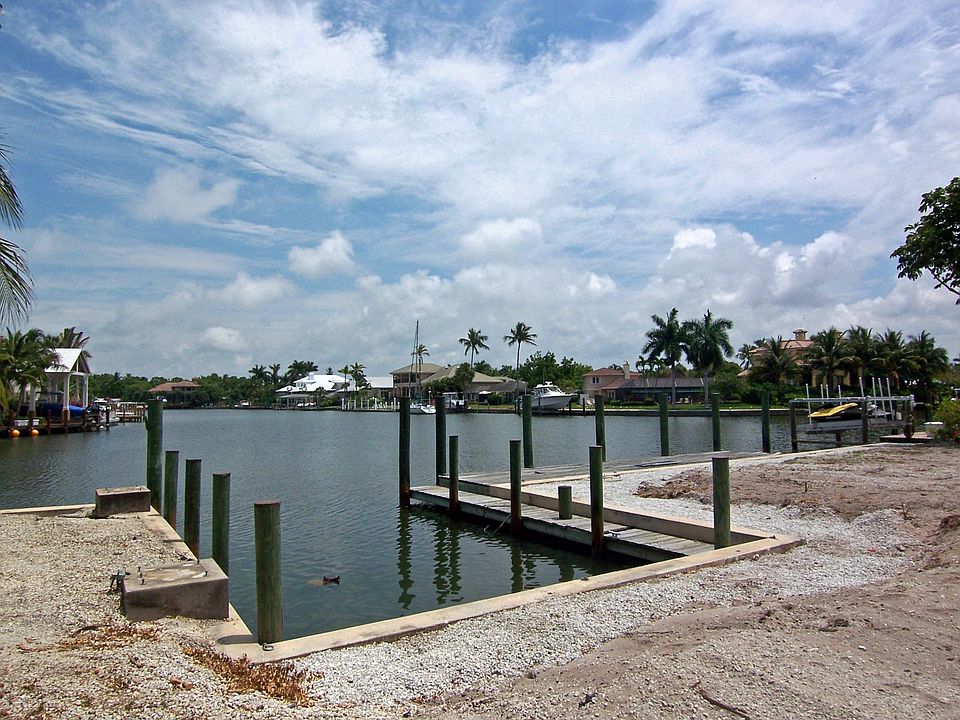 Large Pull-in Boat Slip