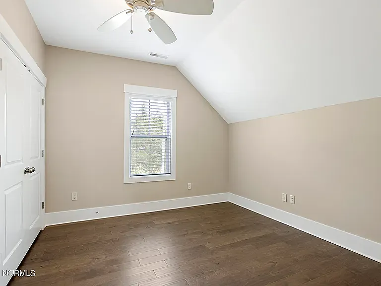 4076 Tamarisk Ln — Photo 34