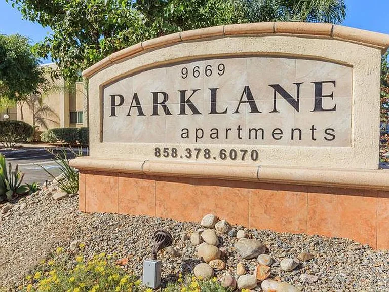 Parklane Apartments — Photo 1