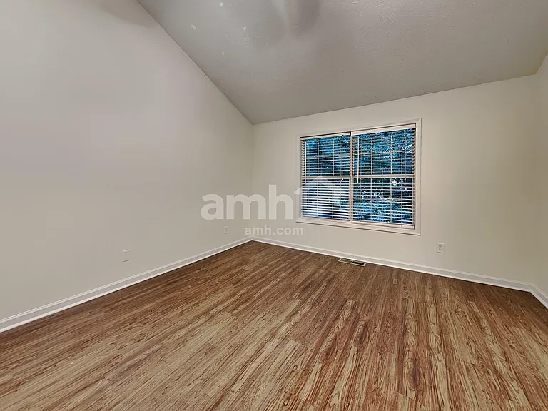817 Hillary Ct — Photo 10