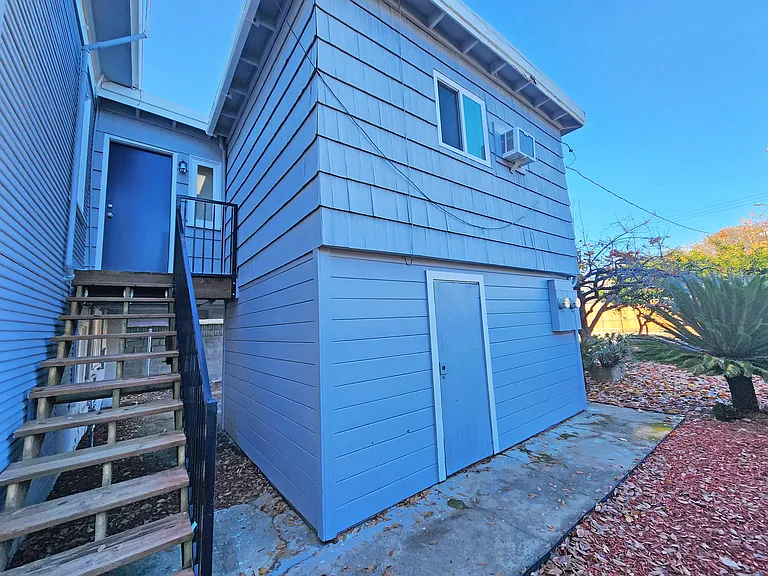 811 V St — Photo 33