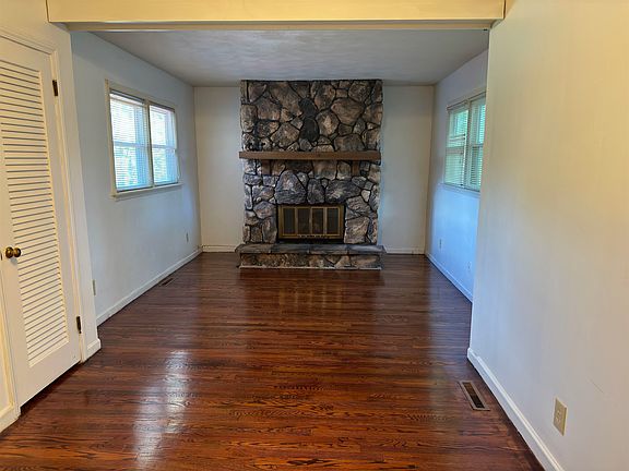5th image of 216 Vale Ave S