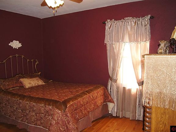 5th image of 723 N Jefferson St