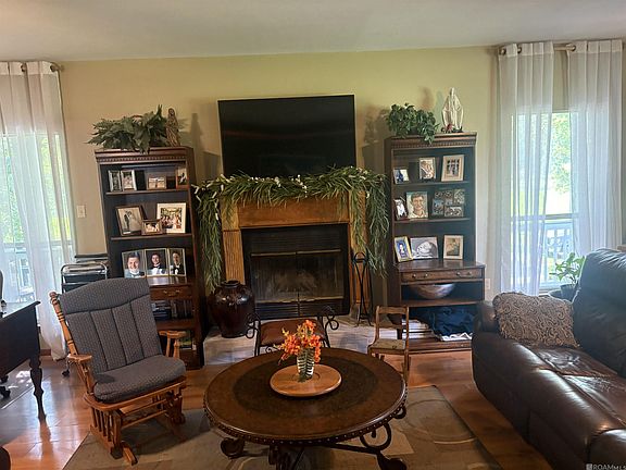 3rd image of 18911 Tall Oaks Ct