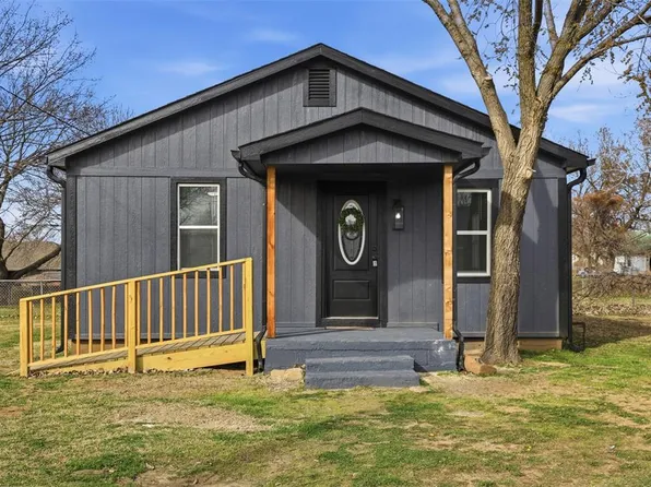 404 S 3rd Ave, Stroud, OK 74079