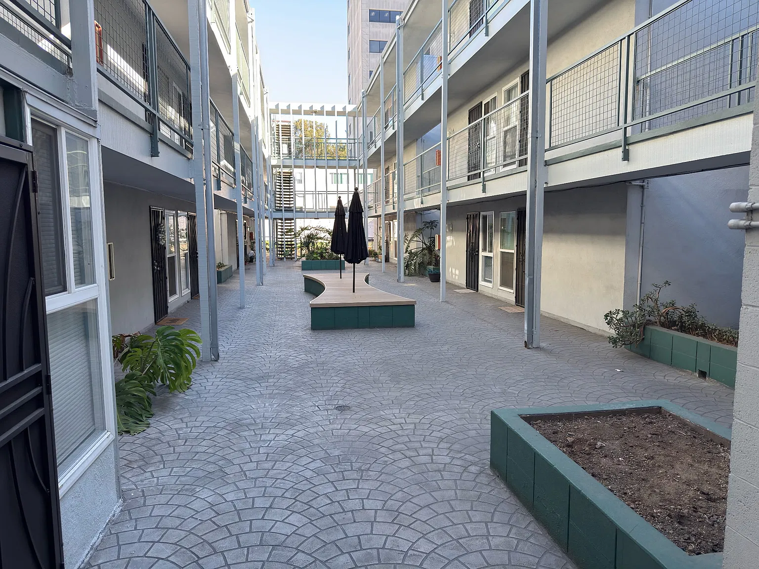Great 1 Bed By Lake Merritt — Photo 1