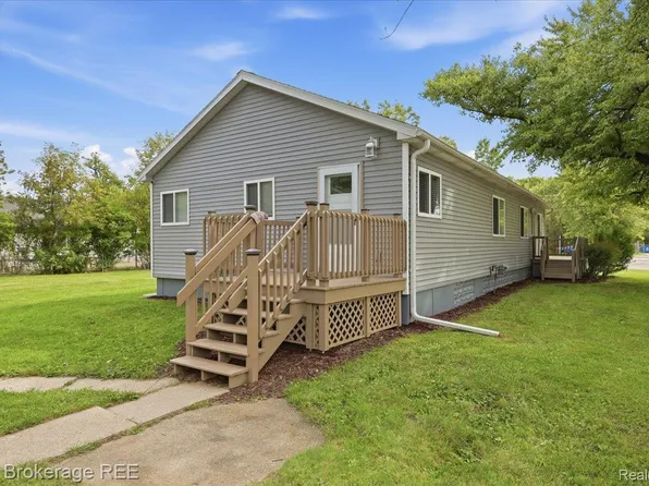 3399 Richfield Rd, Flint, MI 48506