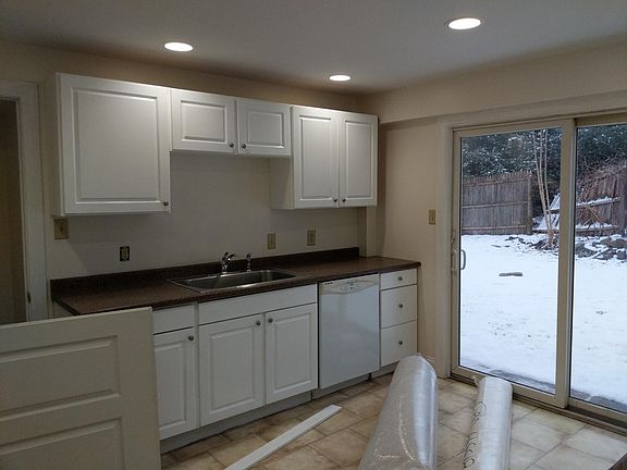 3rd image of 367 W Lincoln Hwy #B