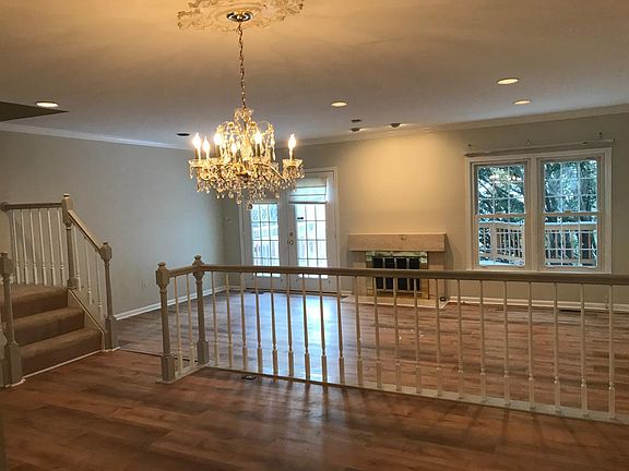 4th image of 18 Loganwood Ct