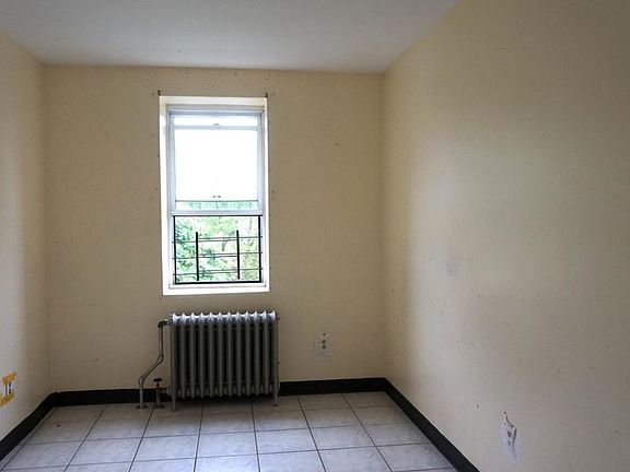 5th image of 616 E Lincoln Ave APT B54