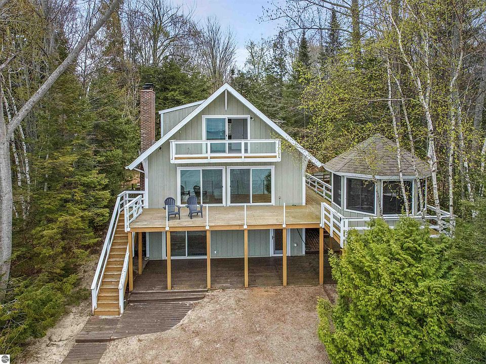 1st image of 1942 Birchview Dr