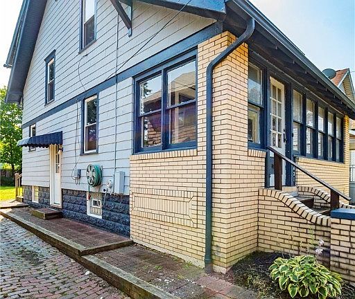 5th image of 431 Bettie St
