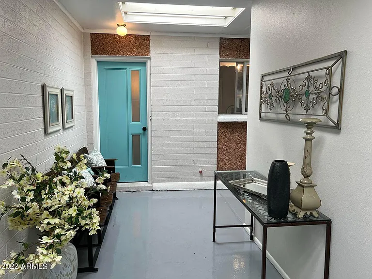 1273 E Maryland Ave #B — Photo 6
