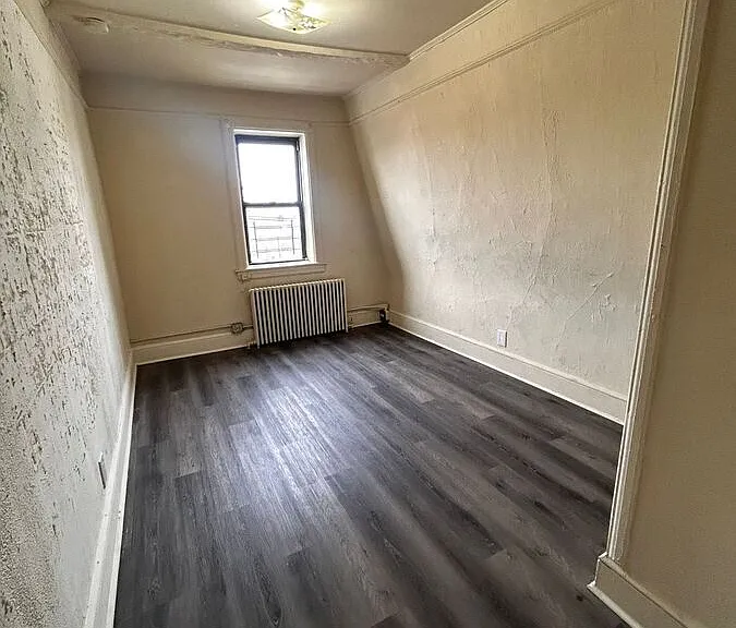 90 Linden St — Photo 2