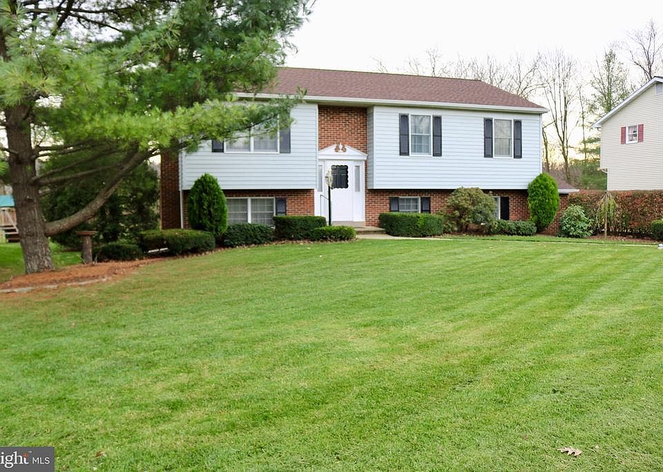 1st image of 3132 Woodridge Dr