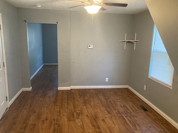 5th image of 136 Fairview Ave