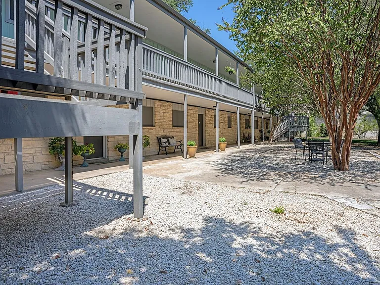 Antilles Apartments — Photo 30