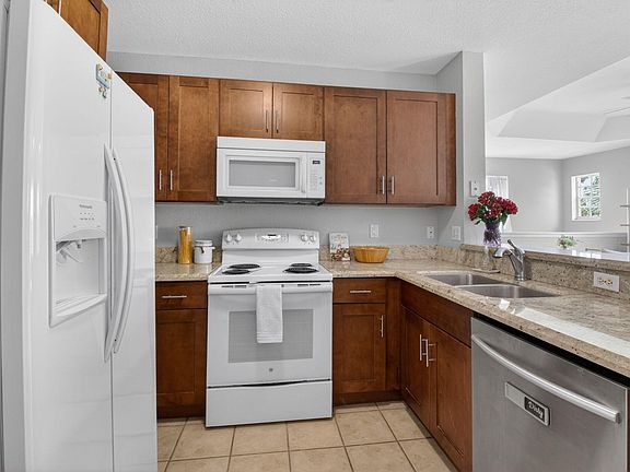 4th image of 1601 Belmont Place