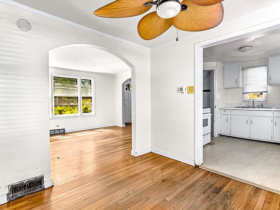 5th image of 3307 S 57th Ct