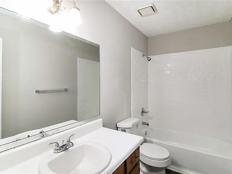 307 Hamilton Glenn #305 — Photo 12