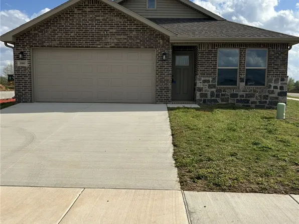 1801 Farmer St, Pea Ridge, AR 72751