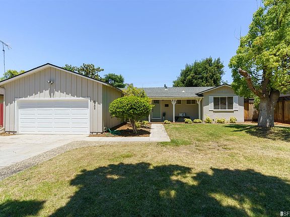3rd image of 979 Chelan Dr