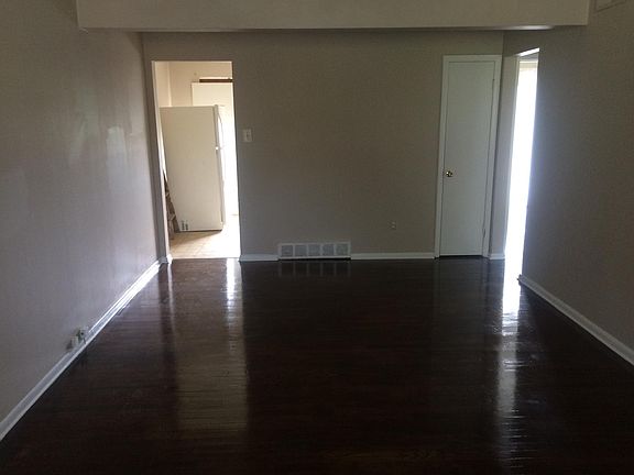 4th image of 10265 Chaucer Ave APT 2