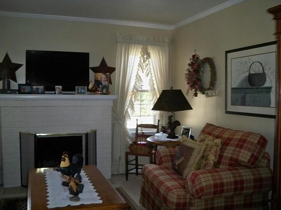 2nd image of 1234 Lake Shore Dr W