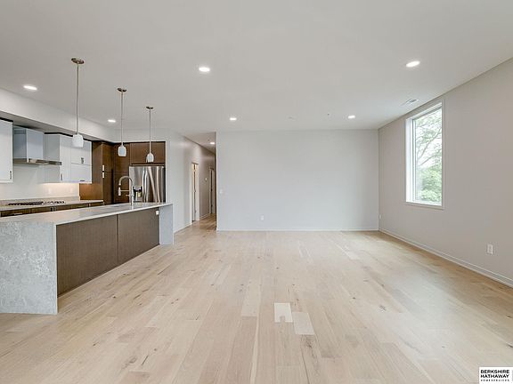 3rd image of 1217 Pacific St #202
