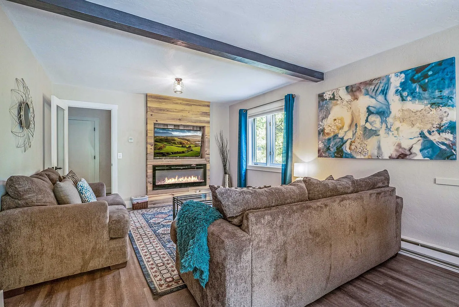 6 bed, 4.0 bath, 4423 sqft, $11,279 — Photo 4