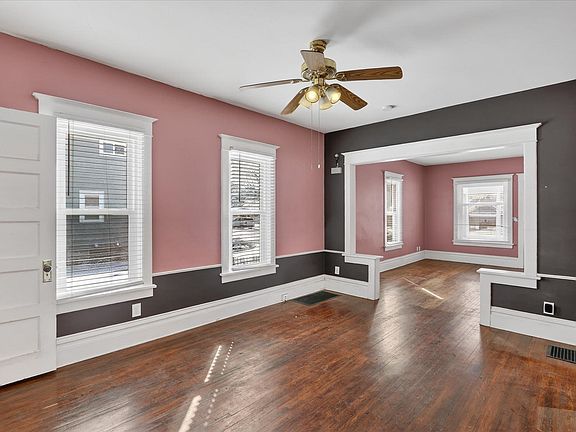 5th image of 1427 N Court St