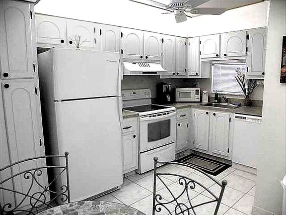 3rd image of 371 S Hollybrook Drive #110