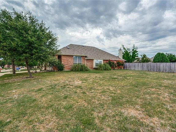 5th image of 1239 Lake Forest Dr