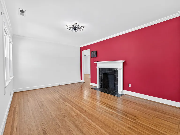 2113 Scott Ave — Photo 2