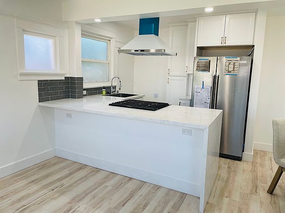 3rd image of 4625 32nd St