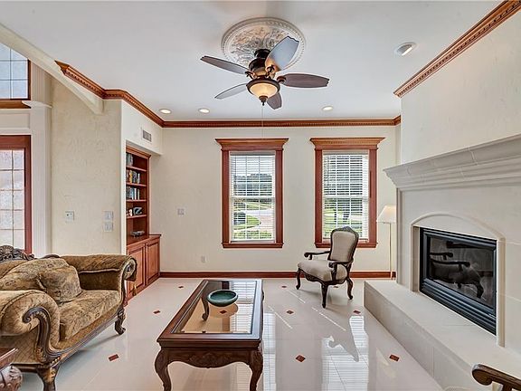 4th image of 2811 Katherine Ct
