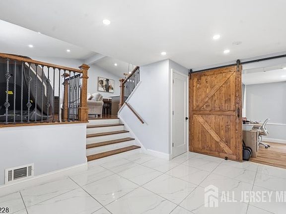 3rd image of 21 Bertrand St