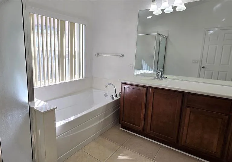 4170 SW 47th Ct — Photo 16