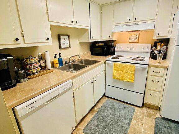Fern/Kelly Kitchen