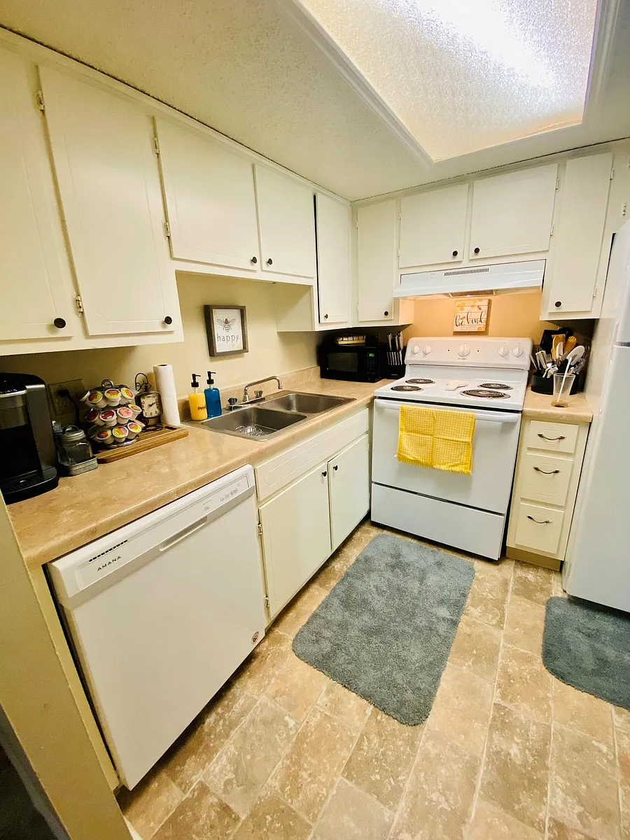 Fern/Kelly Kitchen - Turtle Creek Kokomo