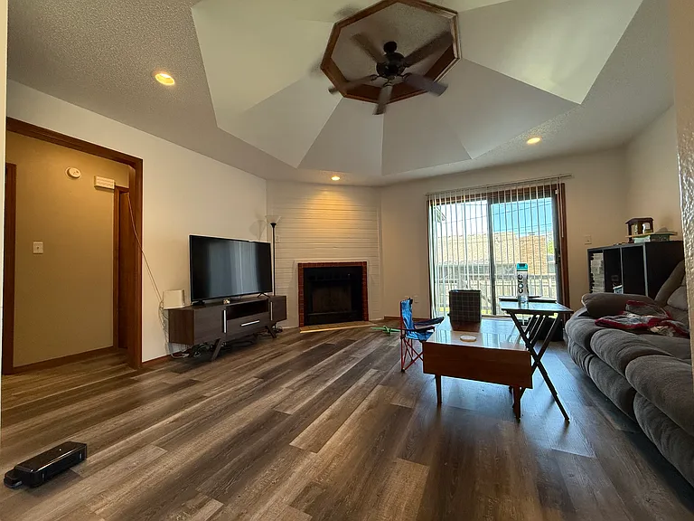 315 E Greenwood St #315 — Photo 5