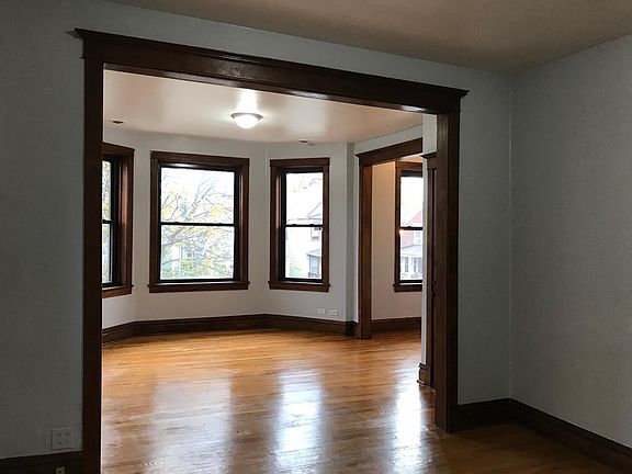 5th image of 3723 N Saint Louis Ave #2