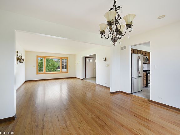 5th image of 3858 La Fontaine Ln