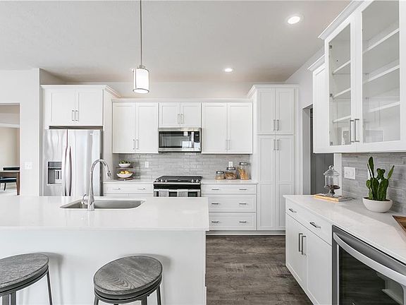 4th image of 3 Fox Field Ln