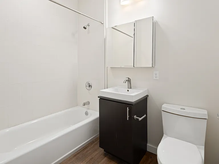 3635 Phinney Ave N — Photo 12