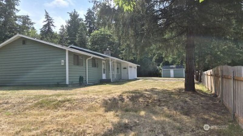 3rd image of 7619 Illahee Road NE