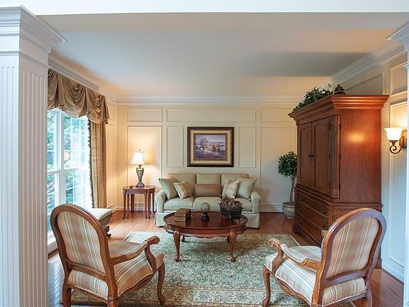 5th image of 11004 Mountain Spring Dr